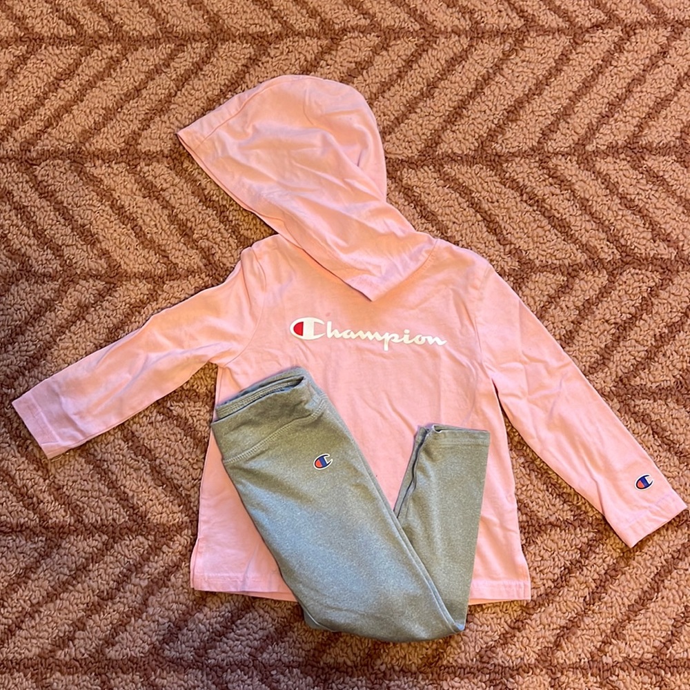 Match wearing. 3T , pink and grey. The Champion brand.